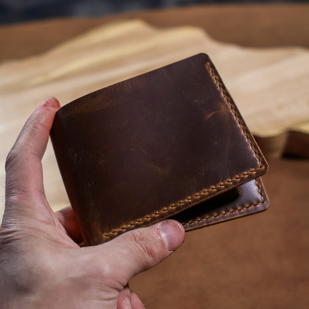 6 Pocket Bi-Fold - Walnut