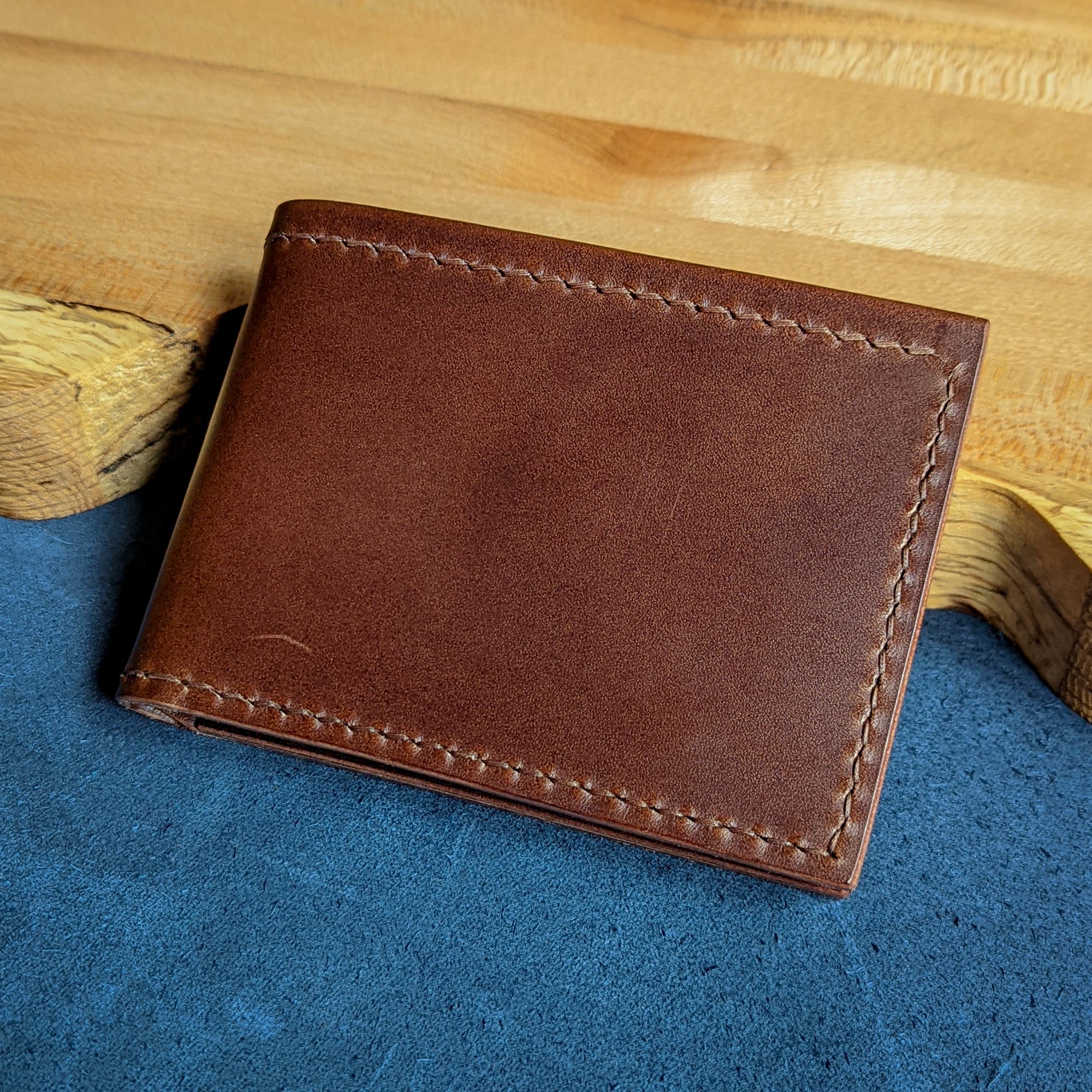 Bi-Fold - Walnut Buttero