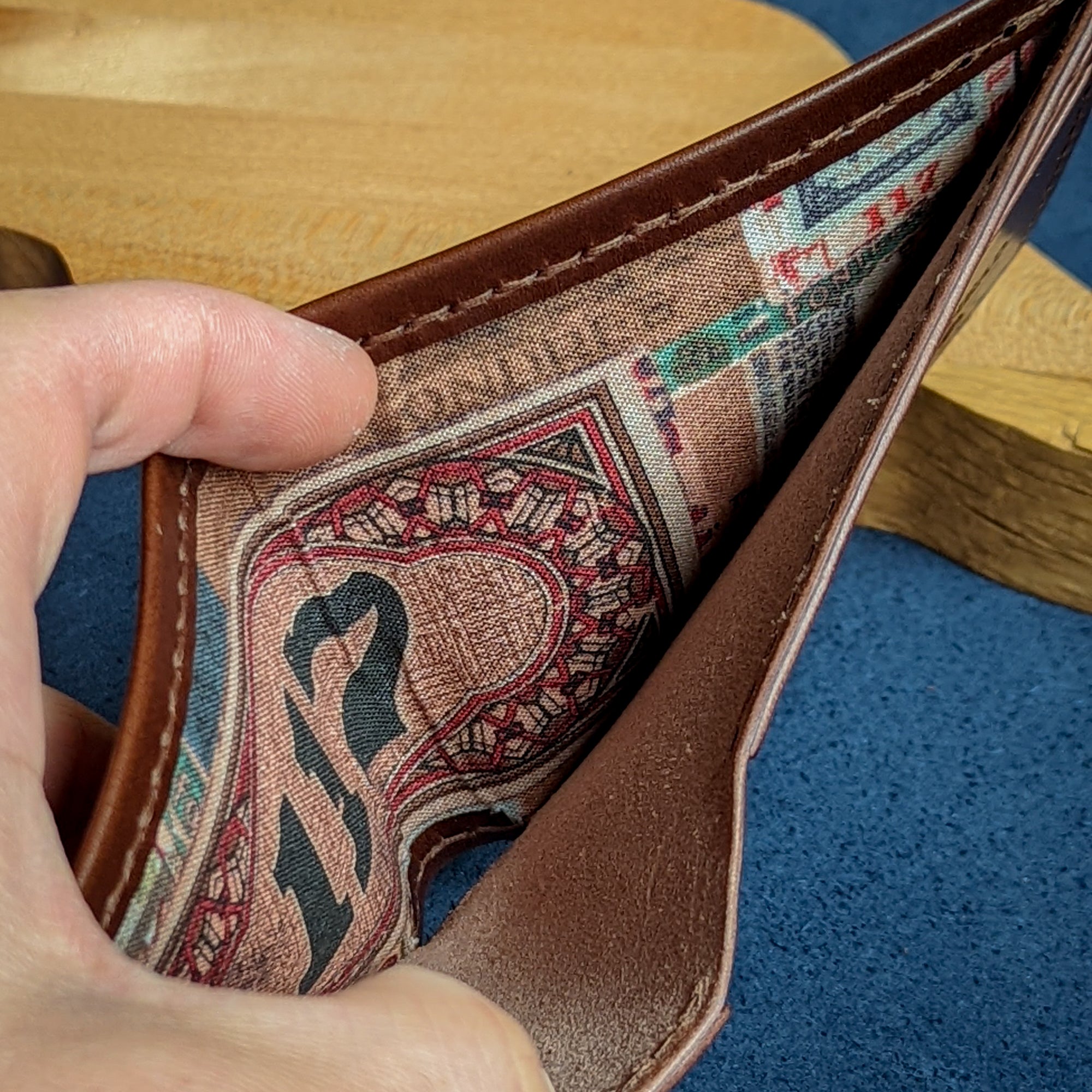 Bi-Fold - Walnut Buttero